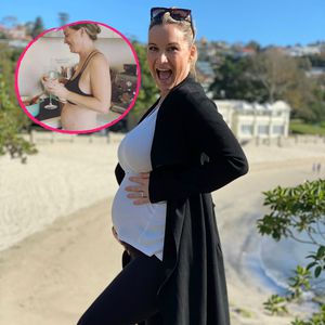 Trinkt schwangere TV-Beauty Hannah Ferrier hier etwa Wein?