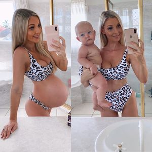 Bikini-Model verblüfft mit "Baby drin vs. Baby draußen"-Foto