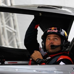 Gedenkfeier: Lichtermeer für toten Kunstflieger Hannes Arch!