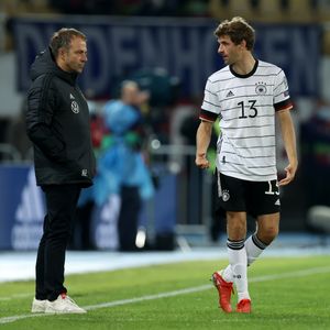 Hansi Flick kickt Stürmer Thomas Müller aus dem DFB-Team