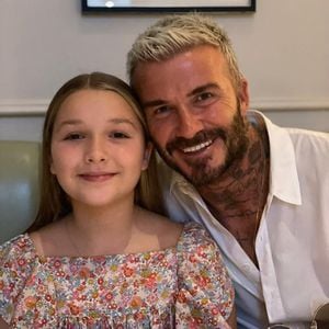 David Beckham blamiert sich vor Tochter Harper auf Konzert