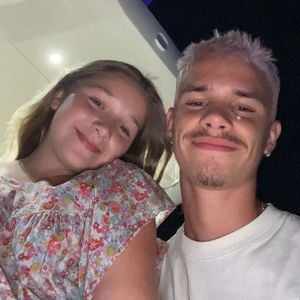 "Dankbar": Harper Beckham schickt Bruder Romeo süße Notiz