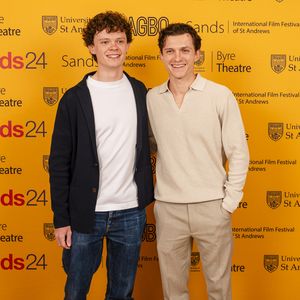 Zwillinge? Tom Holland zeigt sich mit seinem Bruder Harry!