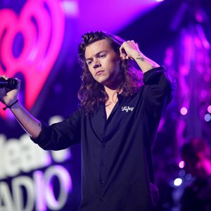 Krasse Story! Darum geht's bei Harry Styles' erster Single