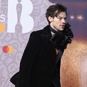 Neue Amore? Harry Styles bereist mit neuer Lady Italien