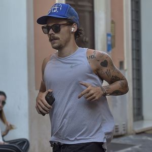 Sexy? Harry Styles mit Oberlippenbart beim Joggen gesichtet