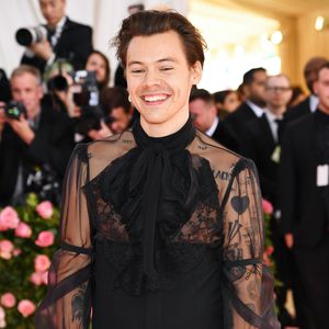 Im Kleid: Harry Styles als erster Mann auf US-Vogue-Cover