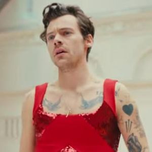 Hotter denn je? Sänger Harry Styles glänzt im Glitzer-Anzug