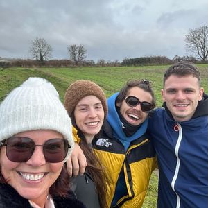 Weihnachtszeit: Harry Styles posiert mit seiner Familie!