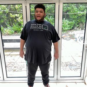 Wegen Schluckauf: Harvey Price zerschmettert Autofenster