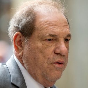 Einsames Silvester? Harvey Weinstein isst alleine Eis