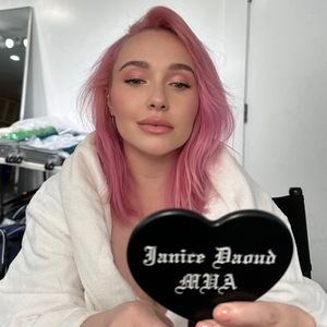 Farbenfroh: Hayden Panettiere hat nun einen rosafarbenen Bob