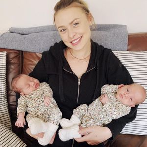 "The Perfectionists"-Star Hayley Erins Zwillinge sind da!