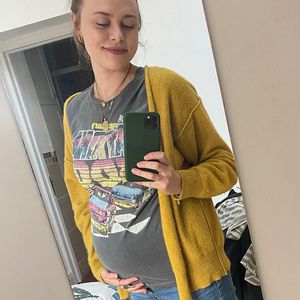 Twins: "The Perfectionists"-Star Hayley Erin ist schwanger!