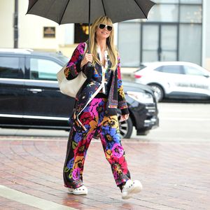 Pyjama oder Fashion? Heidi Klum in kunterbuntem Blumen-Look