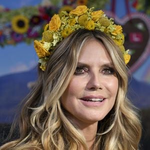 Heidi Klum trällert "Sunglasses at Night" auf Oktoberfest