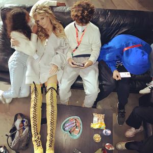 Drehpause: Heidi Klum kuschelt am GNTM-Set mit ihren Kindern