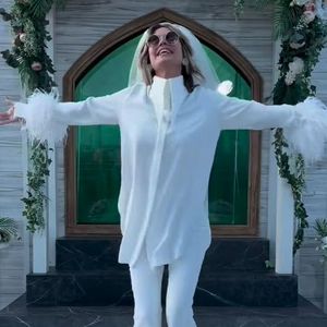 Braut-Shooting? Heidi Klum glänzt am GNTM-Set ganz in Weiß