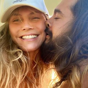 Halbnackt und ganz romantisch: Heidi Klum knutscht mit Tom