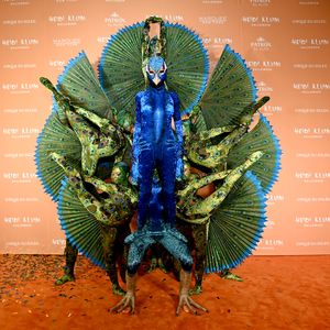 Vogelwild: Heidi Klum verkleidet sich an Halloween als Pfau!