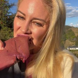 Kurioser Clip: Hier verspeist Heidi Montag eine rohe Leber!