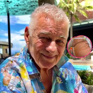 Große Anteilnahme: Heinz Hoenig bekommt Armbänder geschenkt
