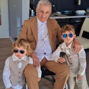 Heinz Hoenig und seine Söhne glänzen in Hochzeitsoutfits