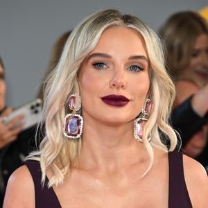Helen Flanagan und ihr neuer Freund knutschend im Urlaub