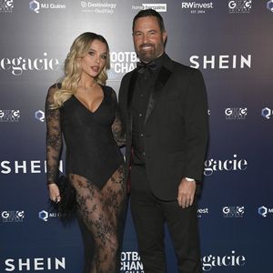 Helen Flanagan posiert mit ihrem neuem Freund auf einer Gala