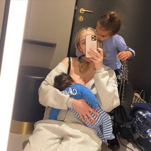 Coole Mum! Helen Flanagan stillt ihren Sohn beim Shoppen
