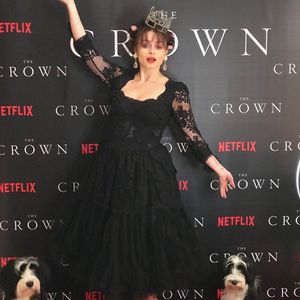 Zum Staffelstart: "The Crown"-Cast feiert Premiere zu Hause!