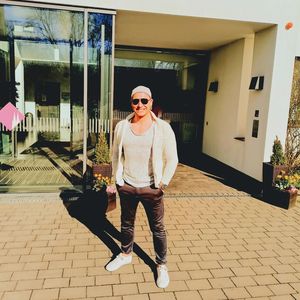 Alkoholisiert und schwach: DSDS-Helmut bricht Konzert ab!