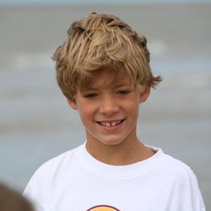 Süßer Fratz! Wer versteckt sich hinter diesem Throwback-Pic?