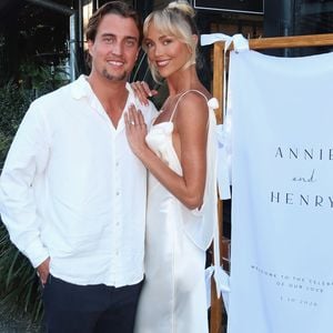 Pompös: Erotikstar Annie Knight gibt ihrem Henry das Jawort