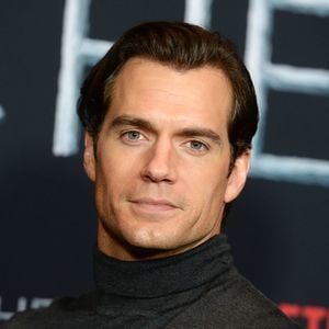 Zum Dahinschmelzen: Henry Cavill stylish bei Premiere