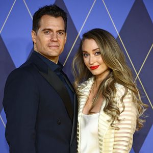 So happy ist Henry Cavills Freundin Natalie als Mama in spe!