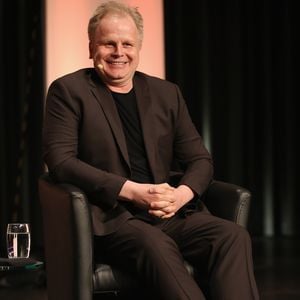 Darum hüpft Herbert Grönemeyer als Hase durch den Garten