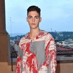 Hero Fiennes-Tiffin findet Nepo-Baby-Label gerechtfertigt