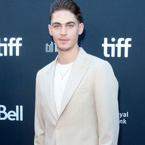 Hero Fiennes Tiffin wurde wegen "Friends" Schauspieler