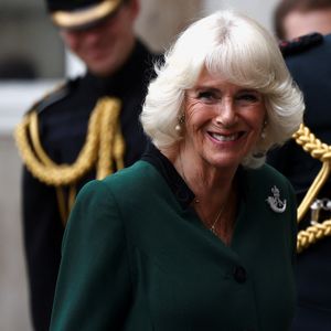 Süß! Herzogin Camilla spielt Online-Rätsel mit ihrer Enkelin