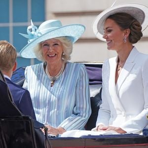 Camilla vs. Kate: Welcher Paraden-Look gefällt euch besser?