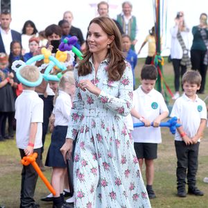 Zu altbacken? Herzogin Kate zeigt sich im Retro-Blumenkleid