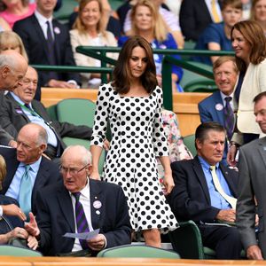 Punktlandung: Herzogin Kate überzeugt im Polka-Dot-Kleid