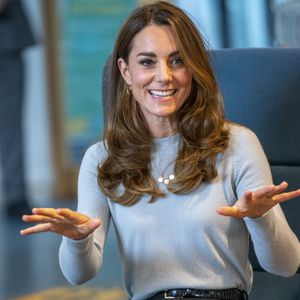 Im Blazer: So elegant sieht Herzogin Kate bei Event aus!