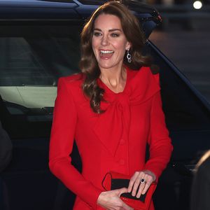 Umwerfend! Herzogin Kate bezaubert in knallrotem Kleid