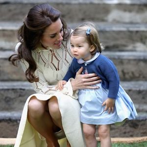 Das schaut sich Prinzessin Charlotte bei ihrer Mama Kate ab