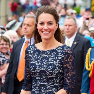 Herzogin Kates Lieblingsdesigner wurde von der Queen geehrt