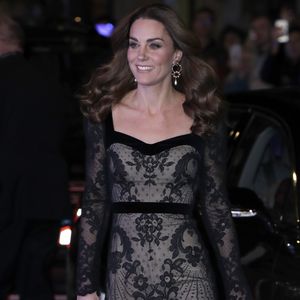 In schwarzer Spitze: So schön strahlt Herzogin Kate bei Gala