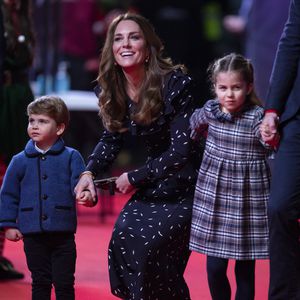 "Horror": Herzogin Kate schneidet den Kids die Haare selbst