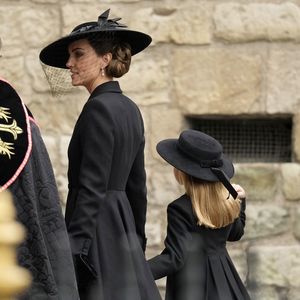 So kümmerte sich Prinzessin Kate um ihre Kids bei Beerdigung